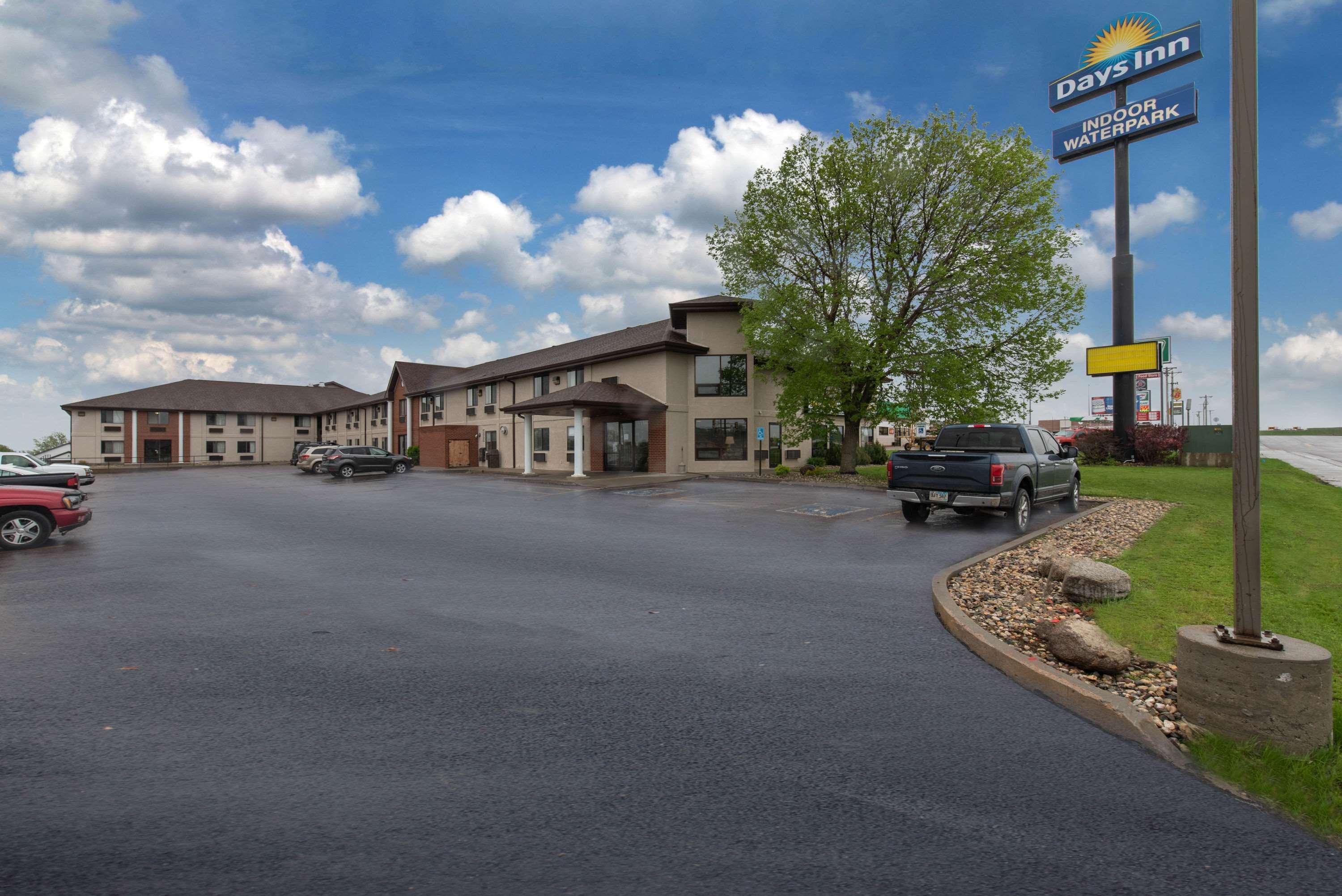 Days Inn By Wyndham Mitchell Sd Extérieur photo