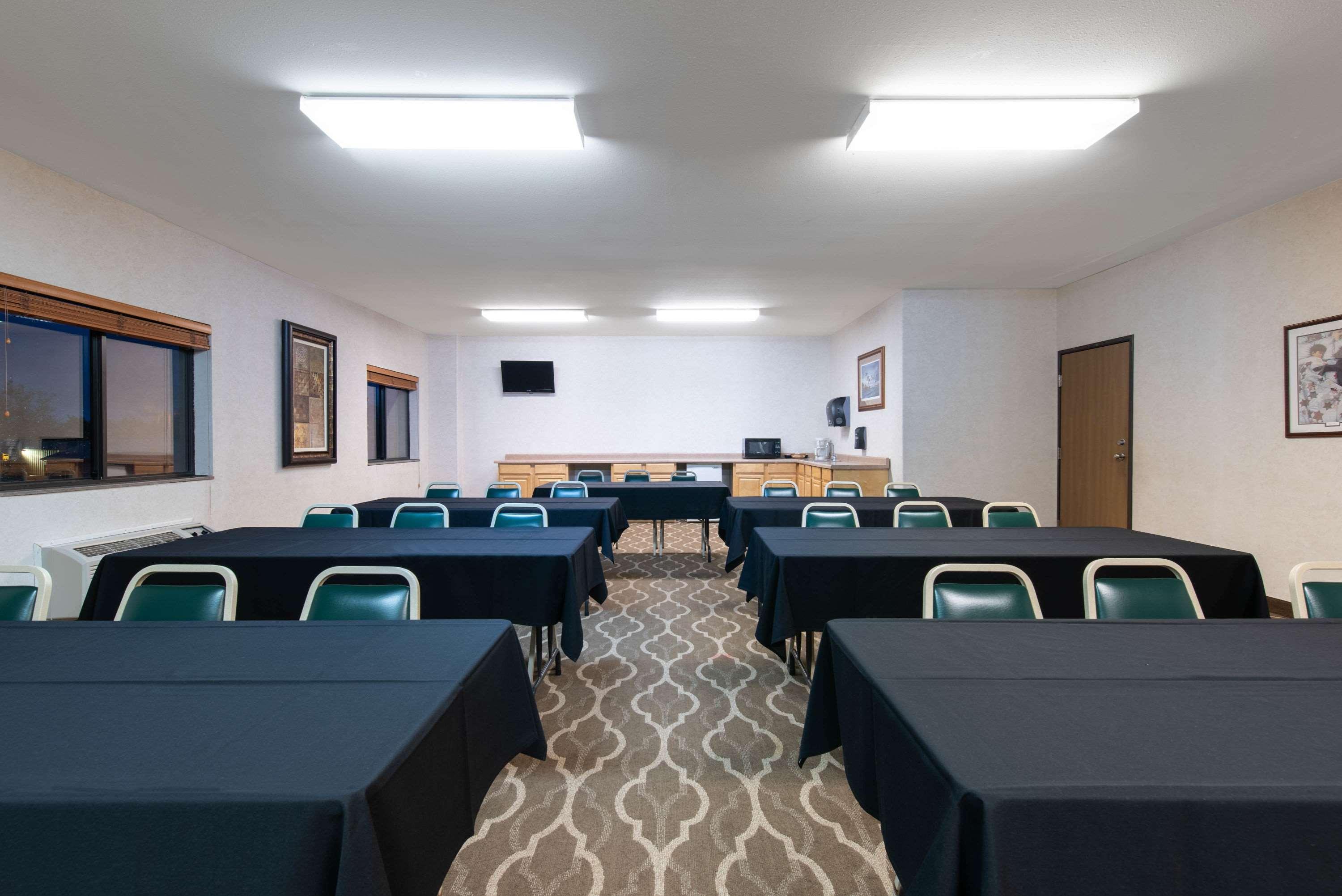 Days Inn By Wyndham Mitchell Sd Extérieur photo