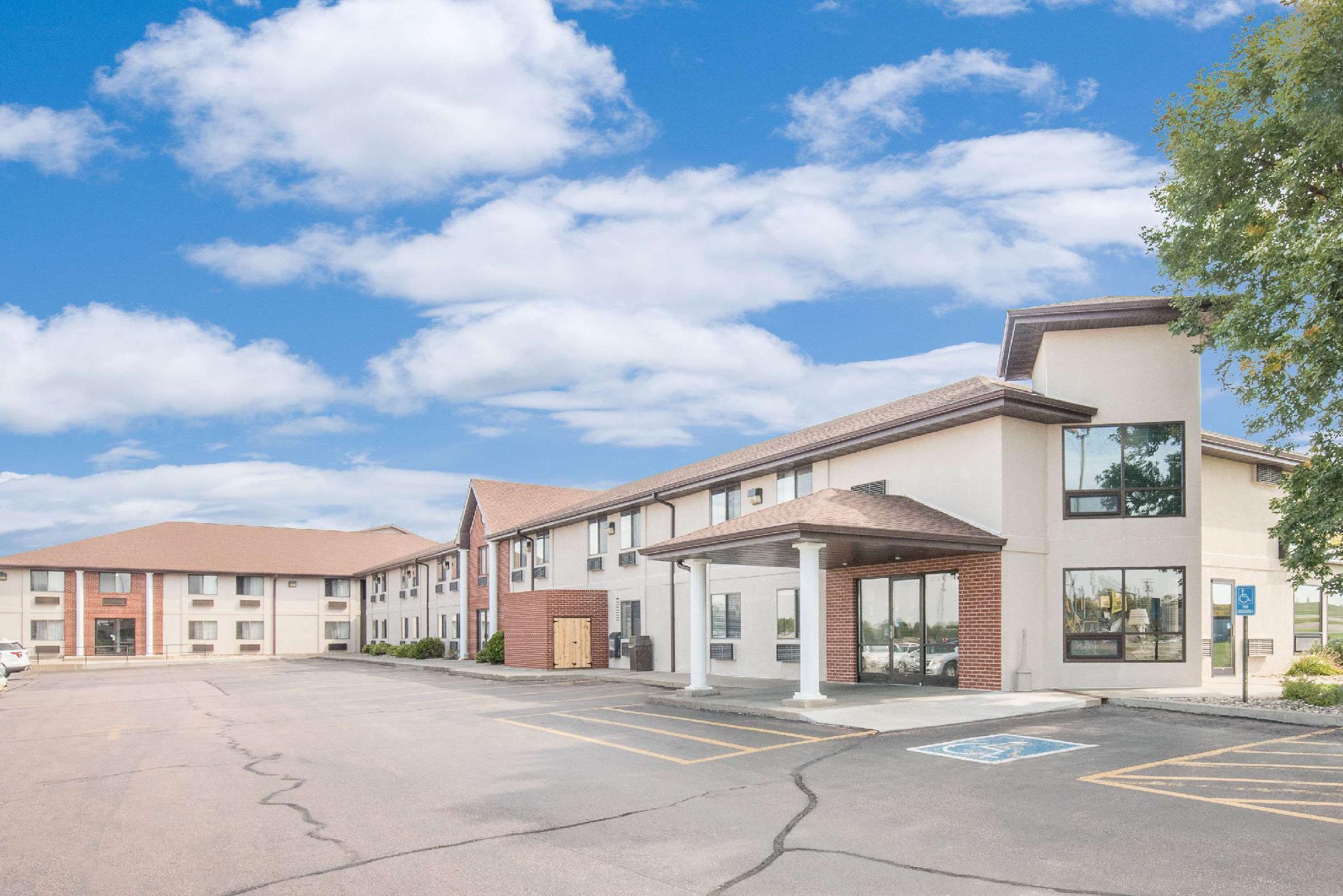 Days Inn By Wyndham Mitchell Sd Extérieur photo
