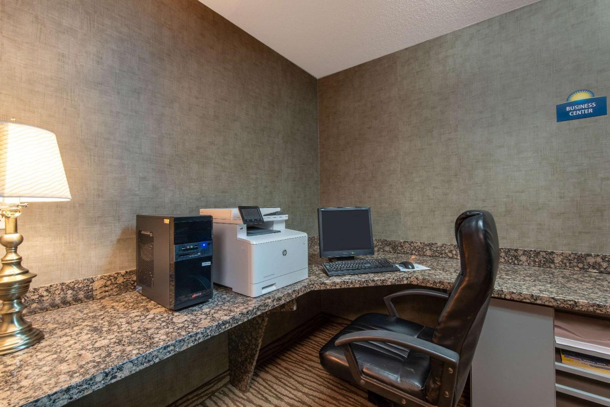 Days Inn By Wyndham Mitchell Sd Extérieur photo